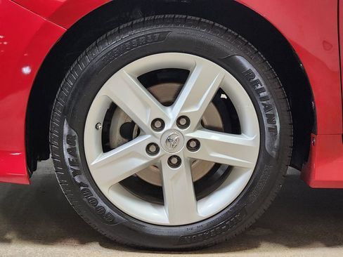 Used 2013 Toyota Camry SE image 28