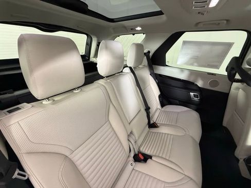 Certified 2025 Land Rover Discovery S image 27