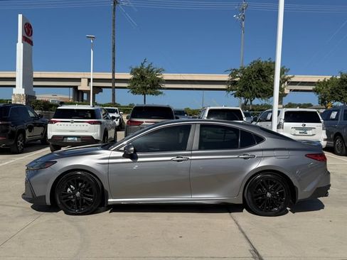 Used 2025 Toyota Camry SE w/ Convenience Package FWD image 7