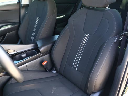 Used 2025 Hyundai Elantra SEL FWD image 13