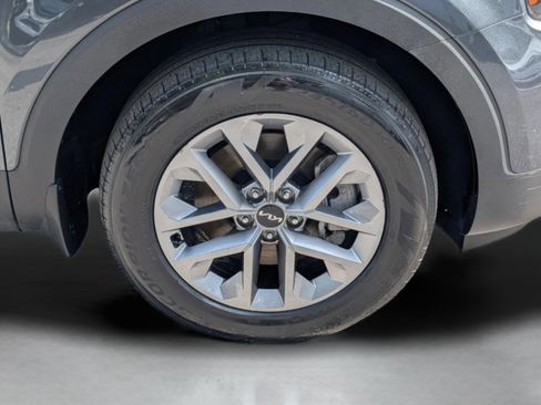 Certified 2024 Kia Telluride LX image 10