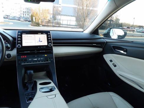 Used 2021 Toyota Avalon XLE w/ Moonroof Package image 27