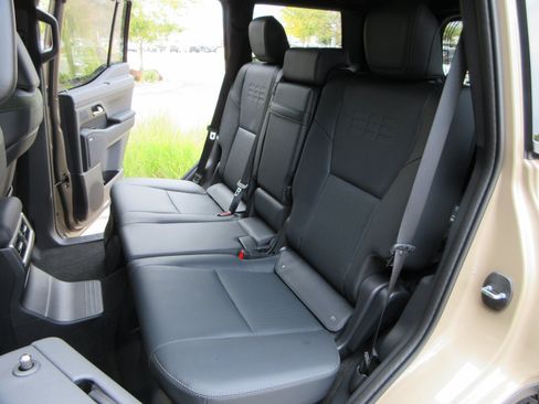 Used 2026 Lexus GX 550 AWD/4WD image 23