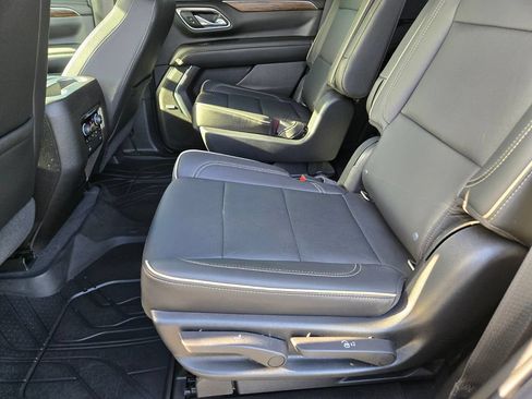 Used 2021 Chevrolet Tahoe Premier w/ Premium Package AWD/4WD image 11