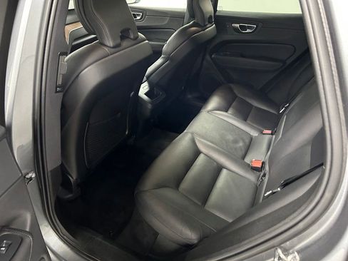 Used 2021 Volvo XC60 T5 Momentum w/ Climate Package AWD/4WD image 15