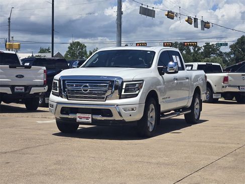 Used 2020 Nissan Titan SL w/ Moonroof Package image 2