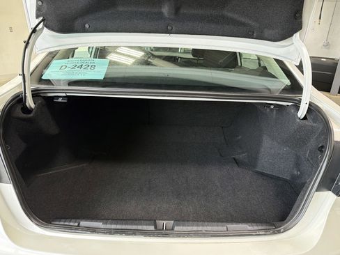 Used 2025 Subaru Legacy Premium AWD/4WD image 12