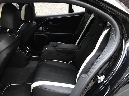 New 2025 Bentley Flying Spur Plug-In Hybrid image 10