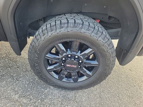 Used 2024 GMC Sierra 2500 AT4 w/ AT4 Premium Plus Package image 9