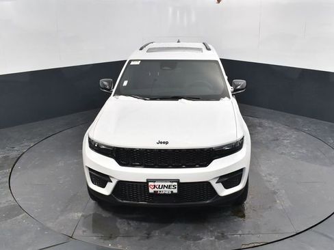 New 2025 Jeep Grand Cherokee Altitude w/ Trailer Tow Package image 39