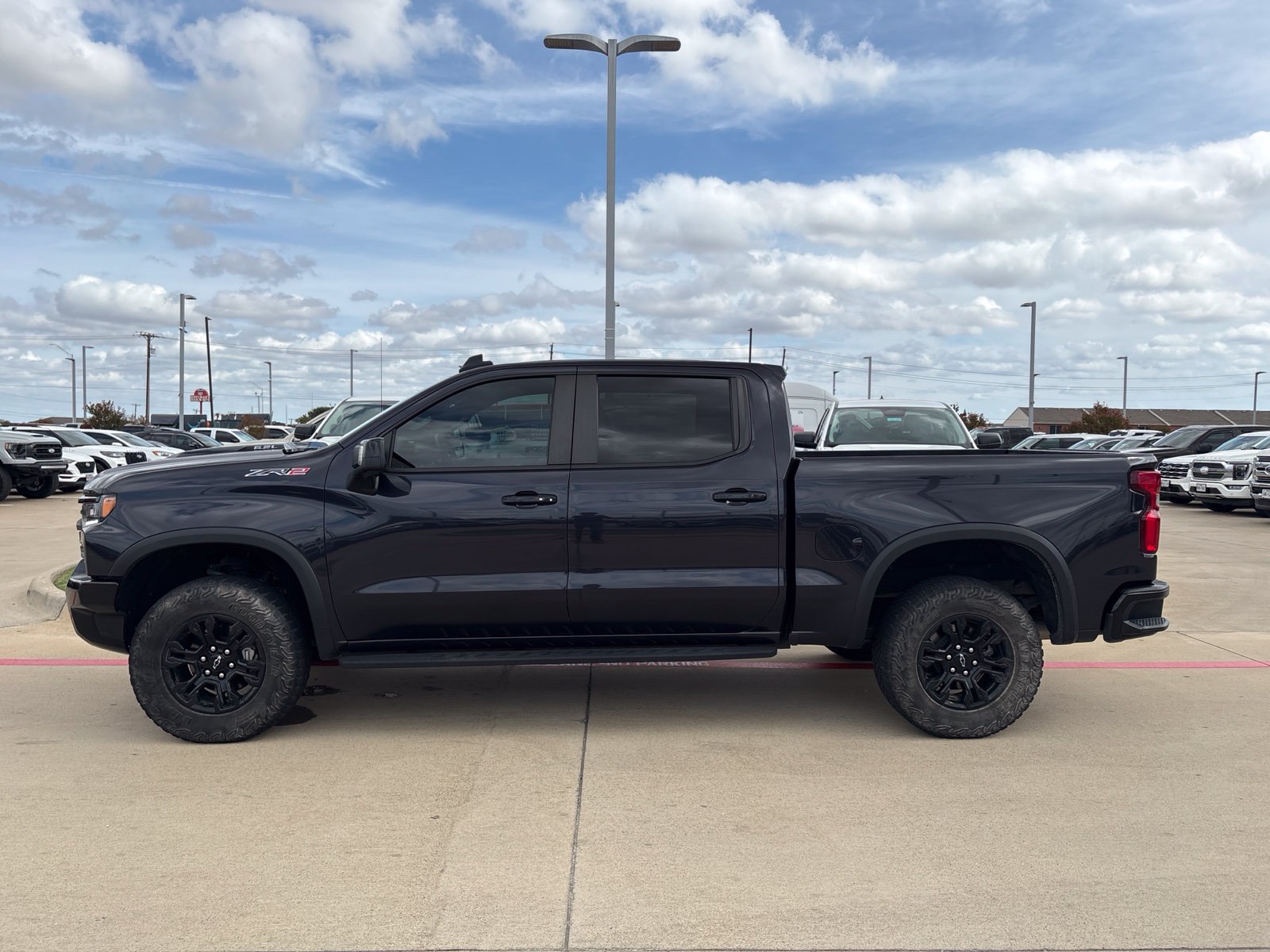 Used 2023 Chevrolet Silverado 1500 ZR2 w/ Technology Package AWD/4WD image 8