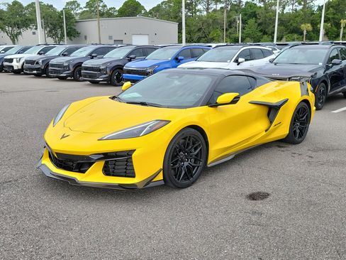 Used 2025 Chevrolet Corvette Z06 w/ Z07 Performance Package RWD image 3