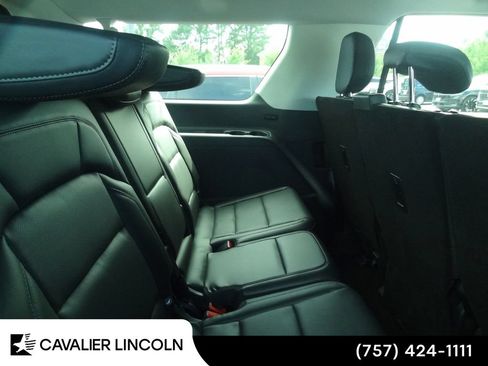 Used 2026 Lincoln Navigator L Premier AWD/4WD image 9