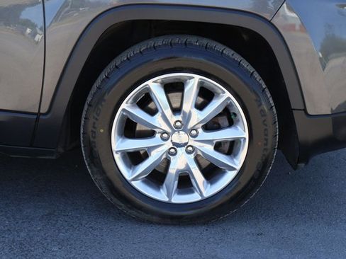 Used 2017 Jeep Cherokee Limited AWD/4WD image 26
