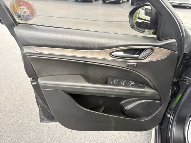 Used 2023 Alfa Romeo Stelvio Ti AWD/4WD image 18