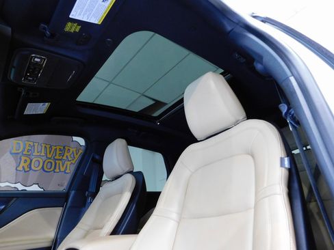 Used 2021 Lincoln Corsair Reserve image 40