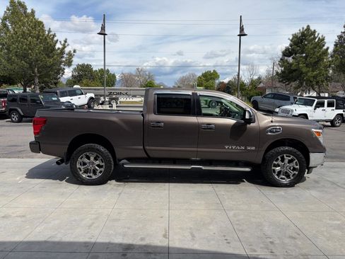 Used 2018 Nissan Titan SL w/ Chrome Package AWD/4WD image 3