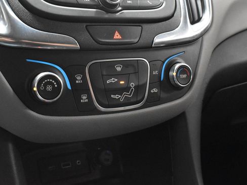 Used 2020 Chevrolet Equinox LS w/ LS Convenience Package FWD image 18