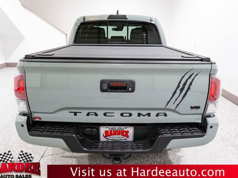 Used 2022 Toyota Tacoma TRD Sport w/ Technology Package RWD image 4
