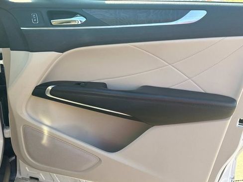 Used 2019 Lincoln MKC Reserve image 19