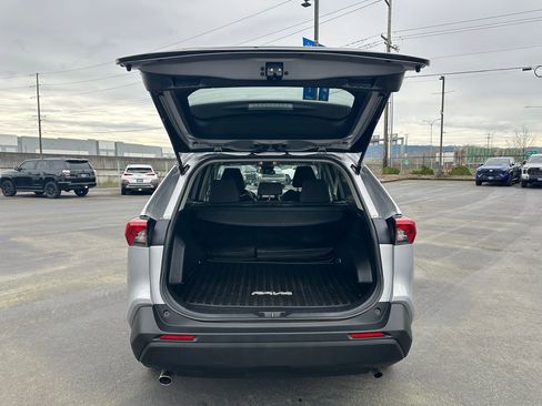 Used 2021 Toyota RAV4 LE image 11