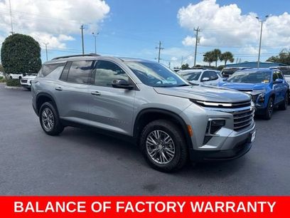 Used 2025 Chevrolet Traverse LT