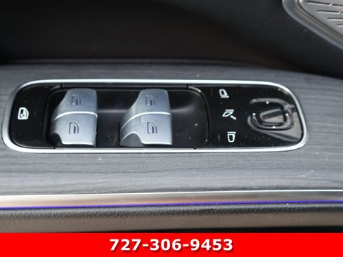 Certified 2023 Mercedes-Benz EQS 580 4MATIC SUV w/ Exclusive Trim Package image 17
