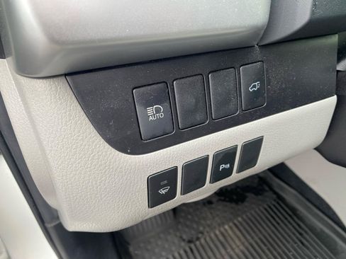 Used 2019 Toyota Highlander Limited AWD/4WD image 18