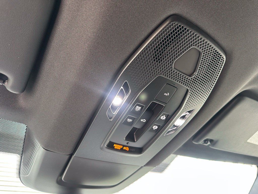 Used 2026 Porsche Macan Electric RWD image 37