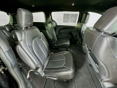 Certified 2025 Chrysler Pacifica Select image 38