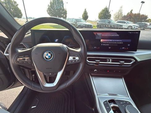 Used 2023 BMW i4 eDrive35 w/ Premium Package RWD image 10