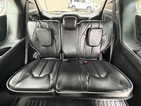 Used 2019 Chrysler Pacifica Limited w/ Advanced Safetytec Group FWD image 18