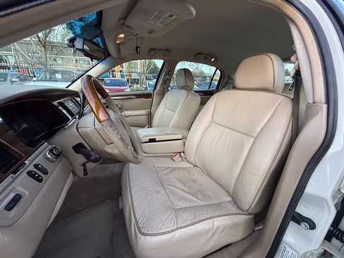 Used 2007 Lincoln Town Car Designer Series image 11