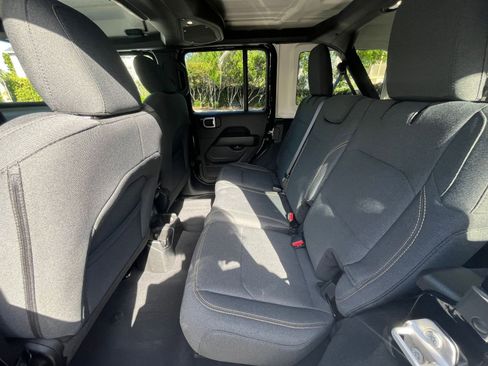 Used 2025 Jeep Wrangler Sahara AWD/4WD image 25