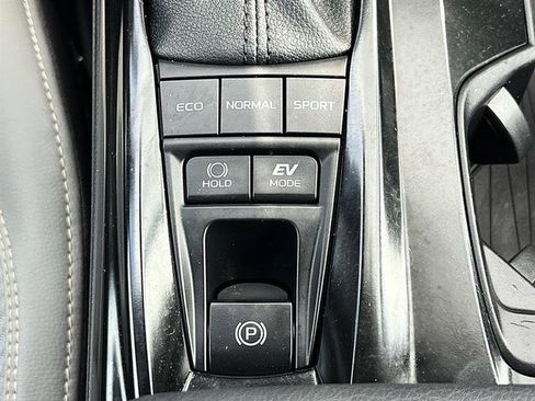 Used 2025 Toyota Camry SE FWD image 33