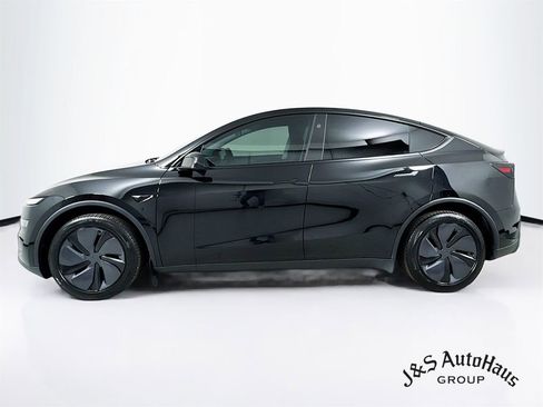 Used 2026 Tesla Model Y Long Range image 4