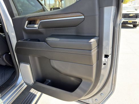 Used 2024 Chevrolet Silverado 1500 High Country w/ High Country Premium Package AWD/4WD image 13