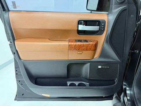 Used 2018 Toyota Sequoia Platinum image 29