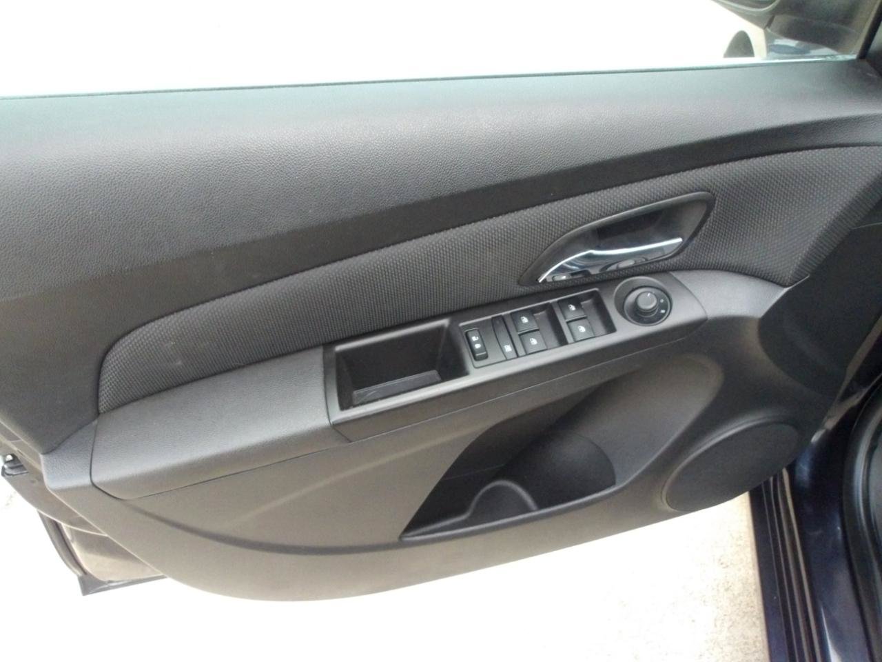 Used 2015 Chevrolet Cruze LT FWD image 17