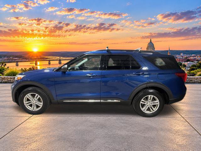 Used 2021 Ford Explorer XLT w/ Equipment Group 202A AWD/4WD image 8