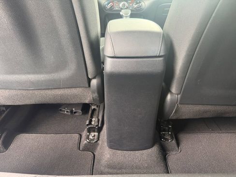 Used 2025 Kia Soul LX w/ LX Technology Package FWD image 26