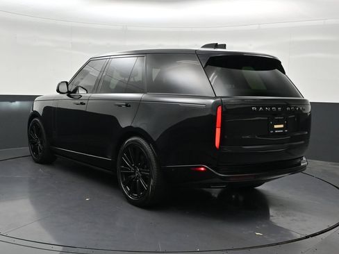 Used 2025 Land Rover Range Rover SE AWD/4WD image 3