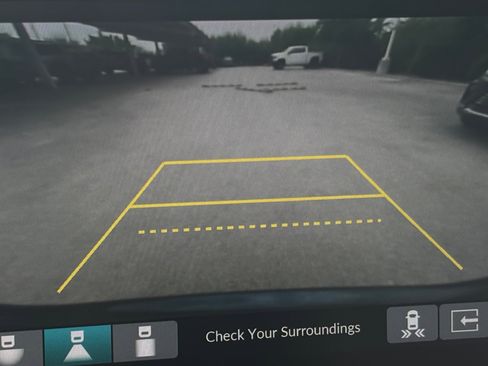 Used 2025 Honda Pilot Touring image 9