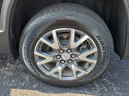 Used 2023 GMC Acadia SLT w/ LPO, Floor Liner Package AWD/4WD image 18