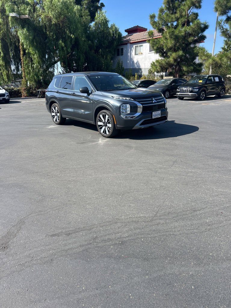 Used 2025 Mitsubishi Outlander SE AWD/4WD image 5