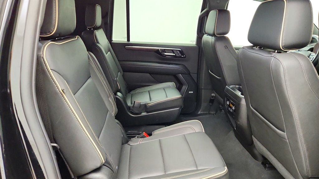 Used 2026 Chevrolet Suburban Premier AWD/4WD image 22