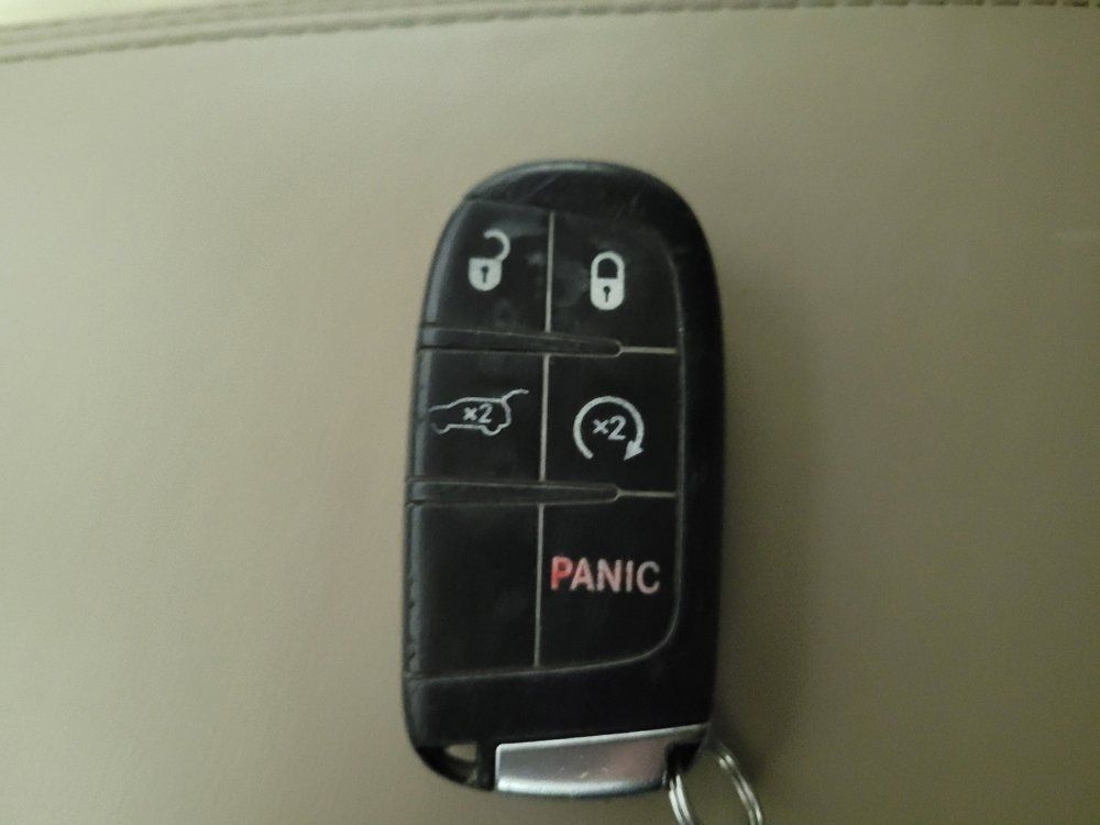 Used 2018 Jeep Grand Cherokee Overland AWD/4WD image 32