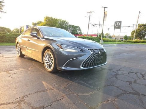 Used 2023 Lexus ES 300h Ultra Luxury w/ Accessory Package (Z2) FWD image 1