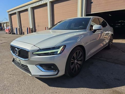 Used 2019 Volvo S60 T6 Inscription image 2