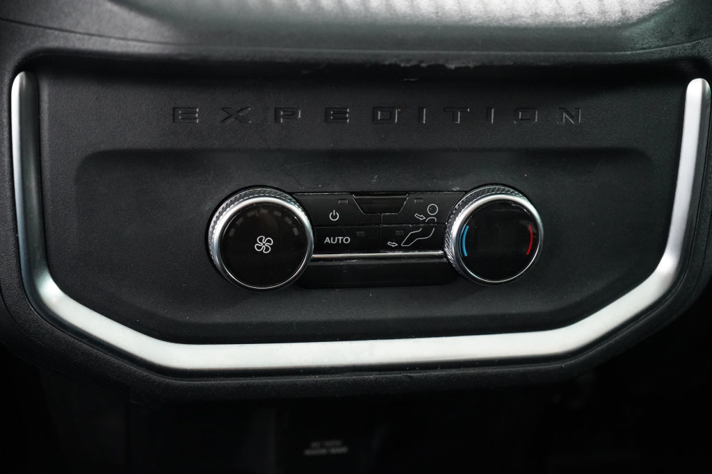 Used 2025 Ford Expedition Active AWD/4WD image 21